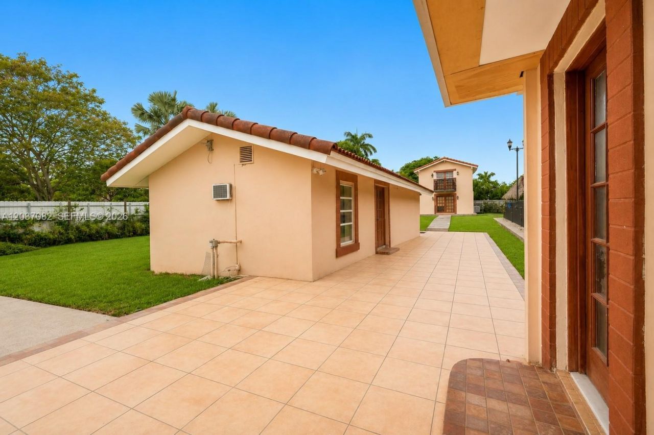 300 SW 123rd Ave, Miami, FL 33184 Photo