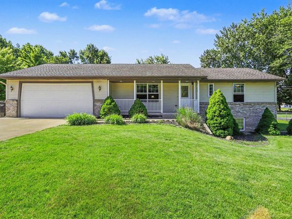 1716 143rd Avenue, Dorr, MI 49323