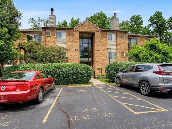 5981 Meadowcreek Drive, Unit 8, Miami Twp, OH 45150
