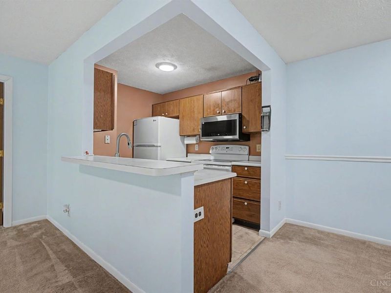 5981 Meadowcreek Drive, Unit 8, Miami Twp, OH 45150 Photo 12