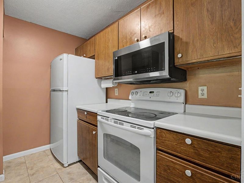 5981 Meadowcreek Drive, Unit 8, Miami Twp, OH 45150 Photo 14