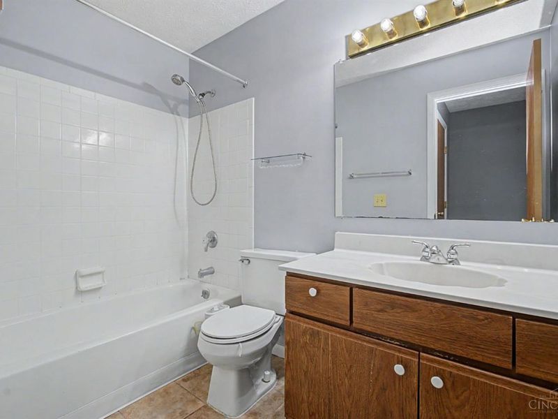5981 Meadowcreek Drive, Unit 8, Miami Twp, OH 45150 Photo 21