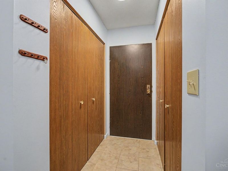 5981 Meadowcreek Drive, Unit 8, Miami Twp, OH 45150 Photo 6