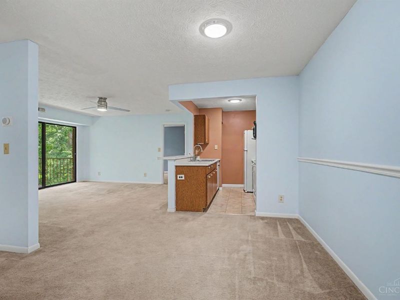 5981 Meadowcreek Drive, Unit 8, Miami Twp, OH 45150 Photo 7