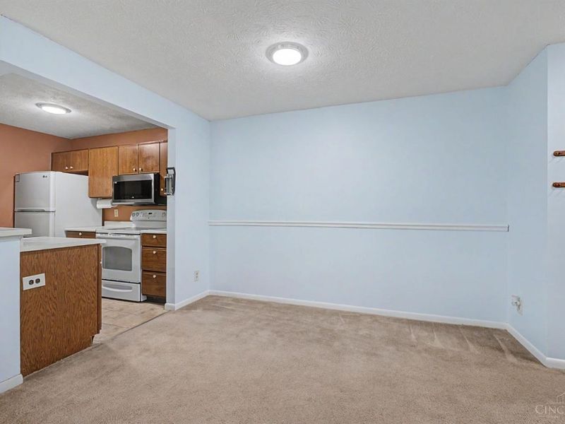 5981 Meadowcreek Drive, Unit 8, Miami Twp, OH 45150 Photo 8