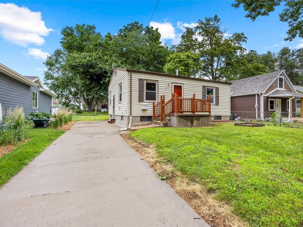 3206 Bowdoin Street , Des Moines, IA 50313