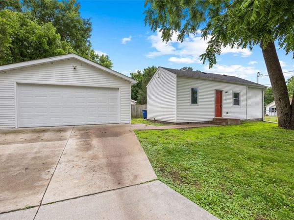 2925 E 37th Street, Des Moines, IA 50317