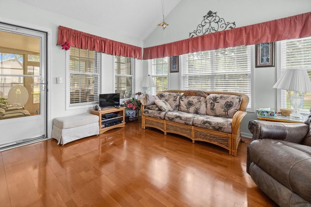5801 Swift St. Photo 10