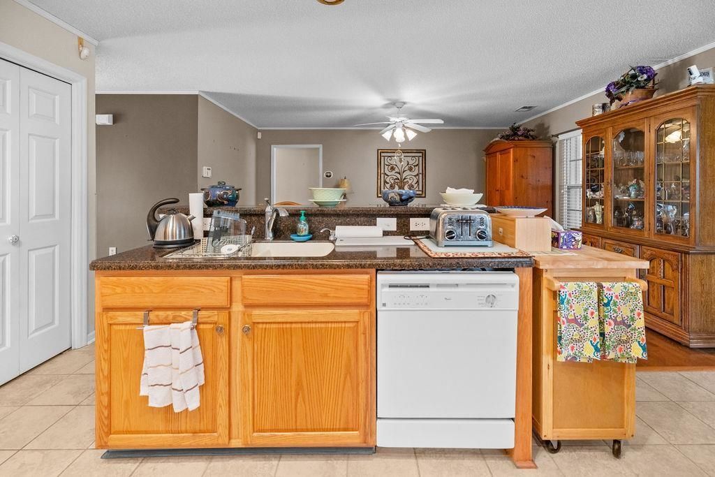 5801 Swift St. Photo 7