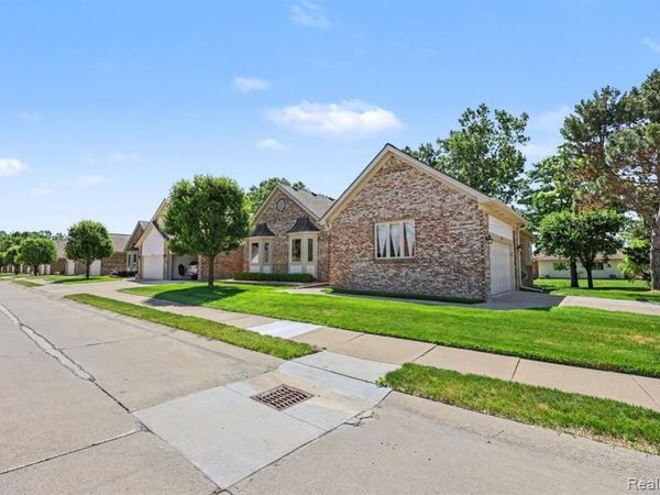 13750 Treeland Drive, Shelby Twp, MI 48315