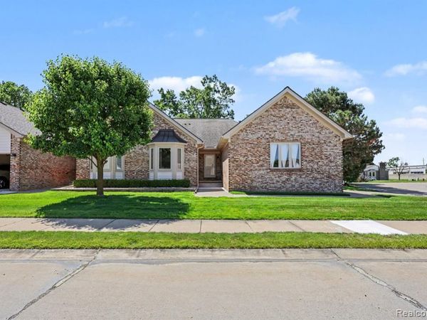 13750 Treeland Drive, Shelby Twp, MI 48315