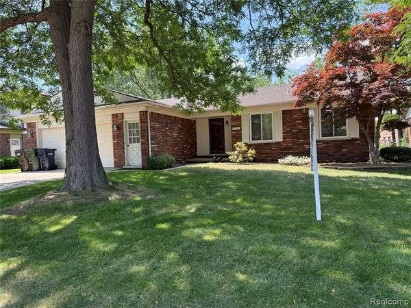 14322 Four Lakes Drive, Sterling Heights, MI 48313
