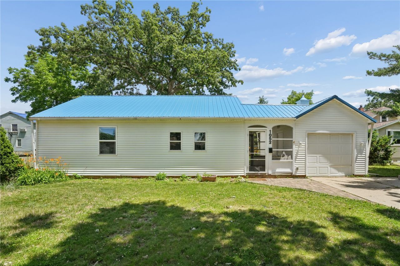 1052 Daniels Street Ne, Cedar Rapids, IA 52402 Main Photo