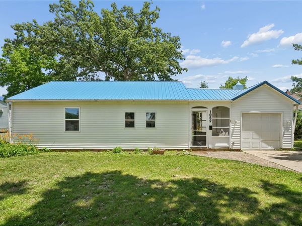 1052 Daniels Street NE, Cedar Rapids, IA 52402