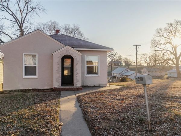 1520 S 7th Street, Atchison, KS 66002
