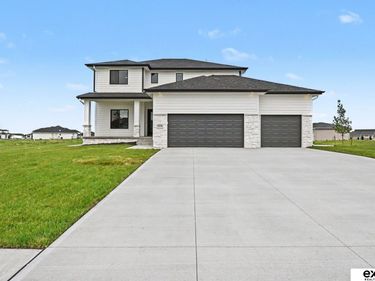 5618 Kestrel Parkway, Elkhorn, NE 68022