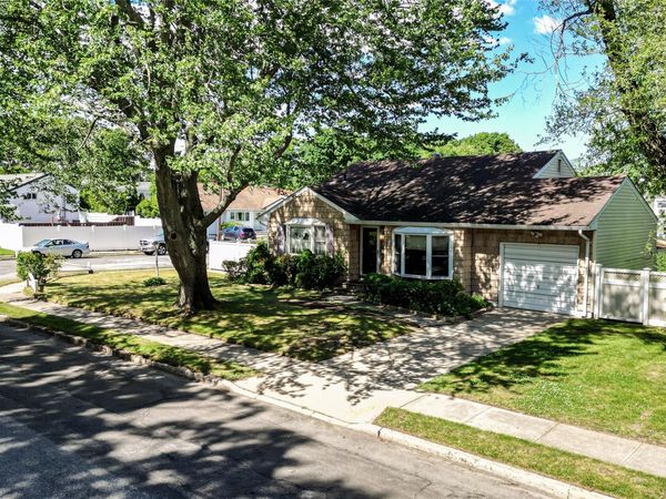 64 Grand Avenue, Lindenhurst, NY 11757