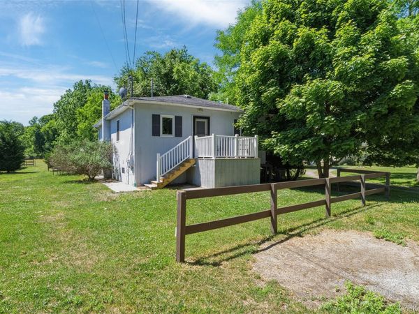 2 North Street , Manorville, NY 11949