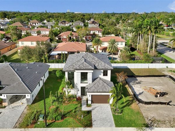 13023 Davie Oaks Dr, Davie, FL 33325