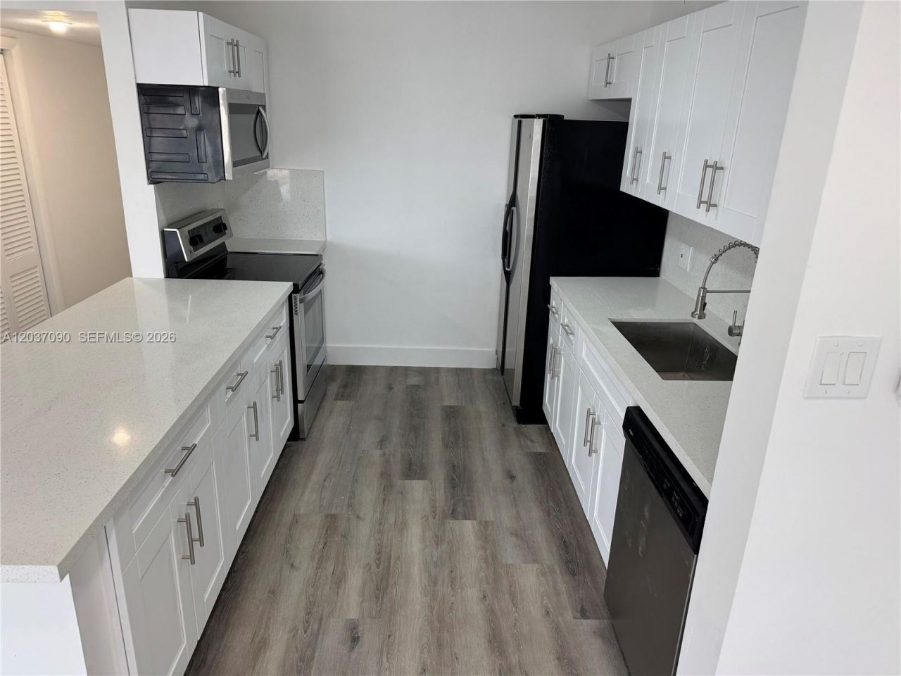 630 Layne Blvd , Unit 211, Hallandale Beach, FL 33009 Photo