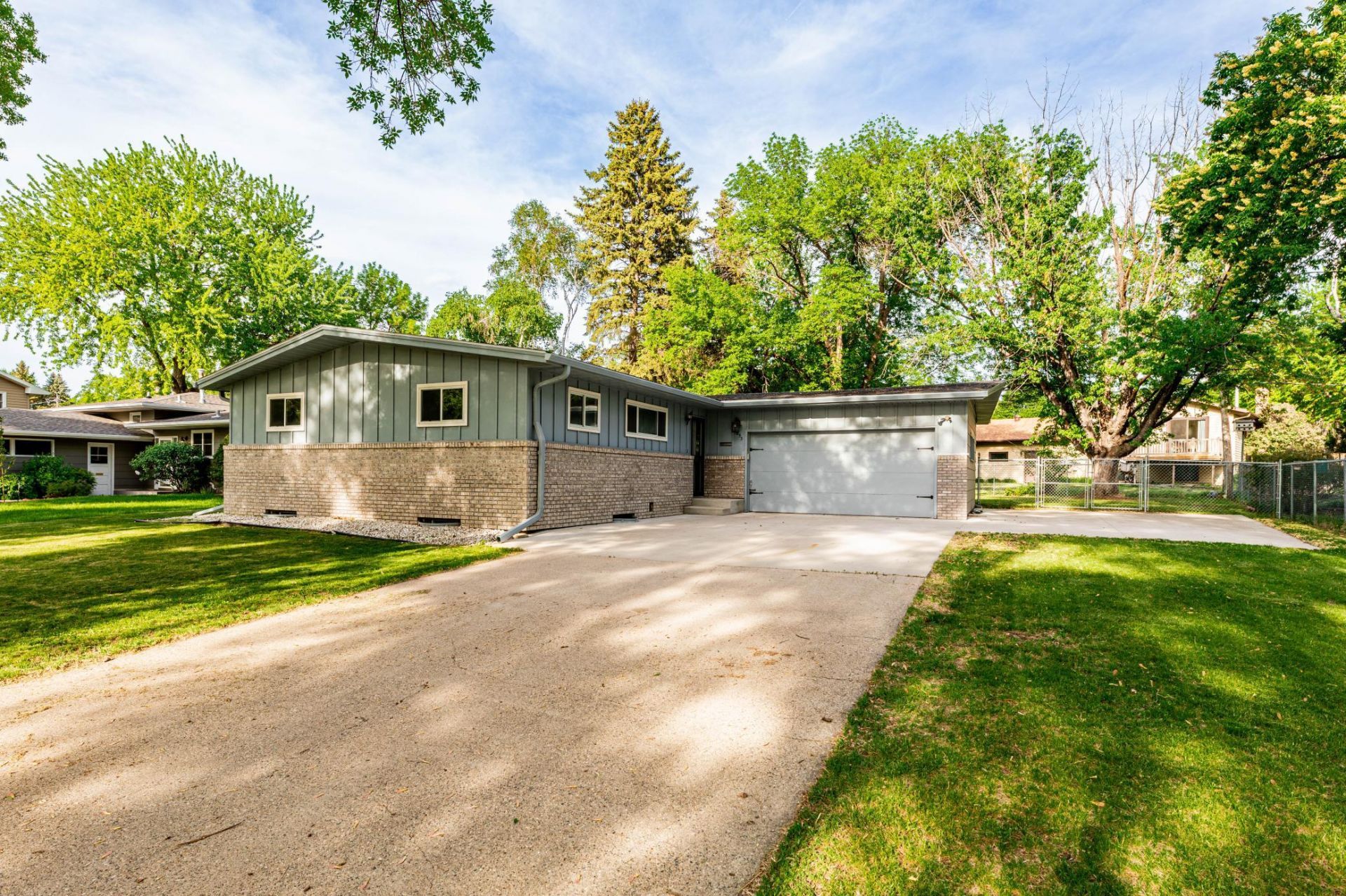 2853 2nd Street N primary photo