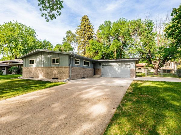 2853 2nd Street N, Fargo, ND 58102