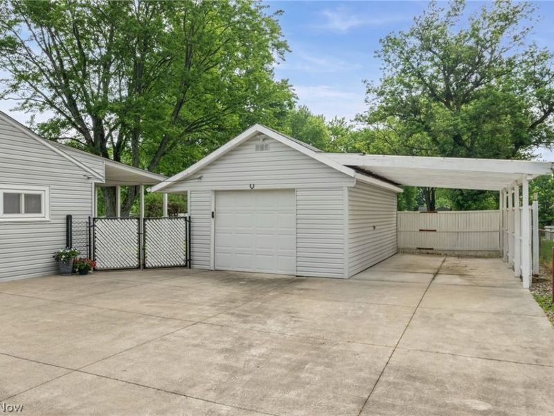1973 Pinewood Drive, Brunswick, OH 44212 Photo 4