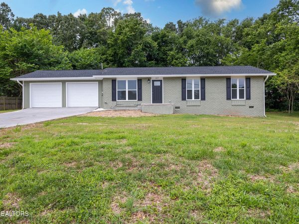 215 Stone St, Seymour, TN 37865