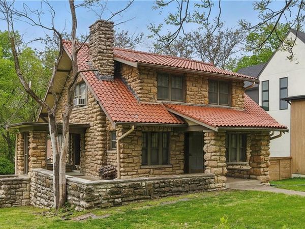 5334 Oak Street, Kansas City, MO 64112