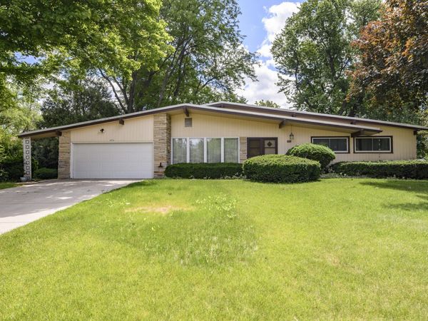 8954 N Silver Brook Ln, Brown Deer, WI 53223