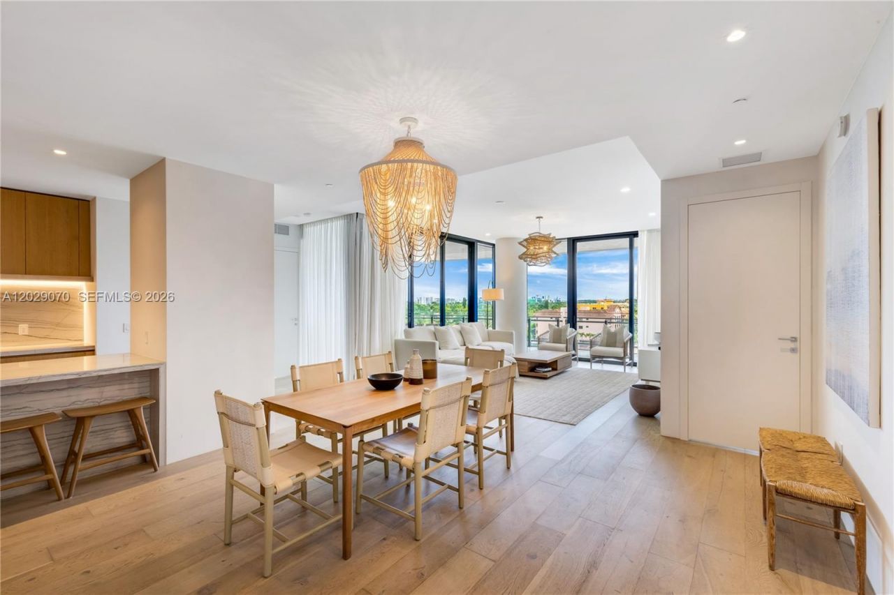8701 Collins Ave , Unit 605, Miami Beach, FL 33154 Photo
