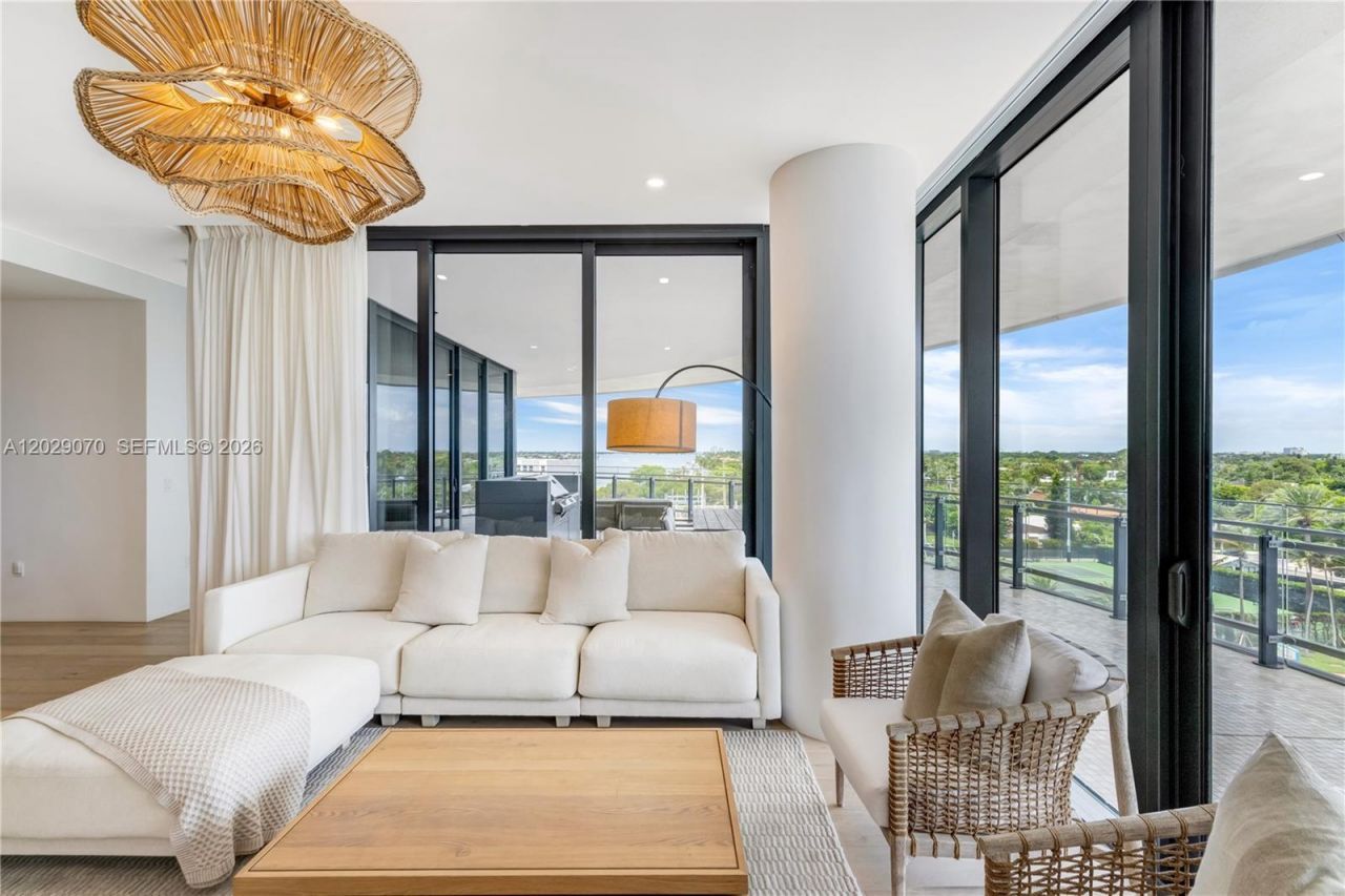 8701 Collins Ave , Unit 605, Miami Beach, FL 33154 Photo
