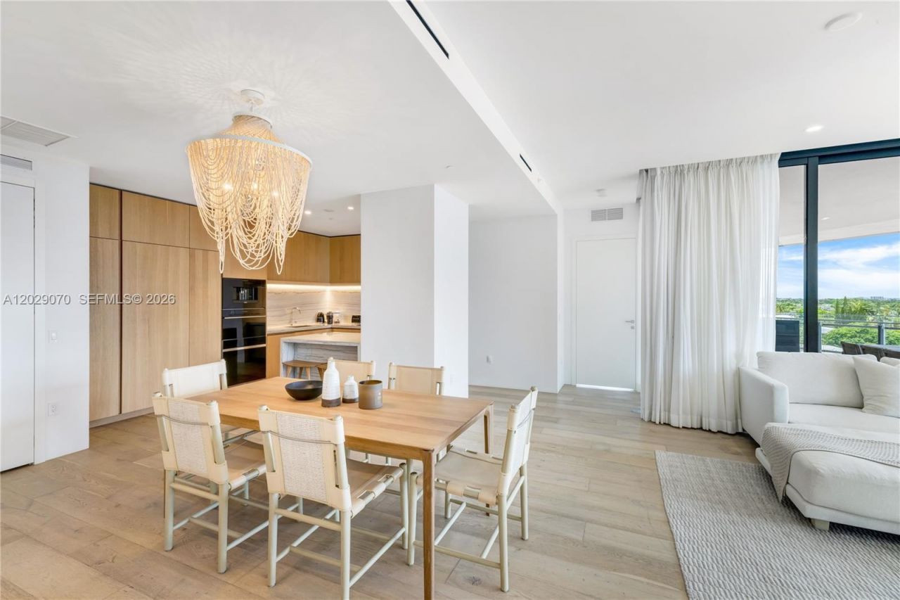 8701 Collins Ave , Unit 605, Miami Beach, FL 33154 Photo