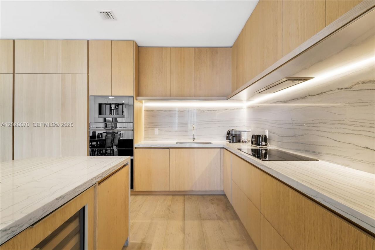 8701 Collins Ave , Unit 605, Miami Beach, FL 33154 Photo