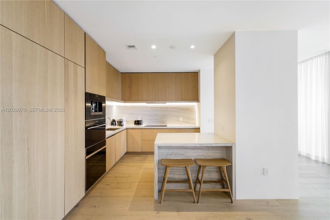8701 Collins Ave , Unit 605, Miami Beach, FL 33154 Photo