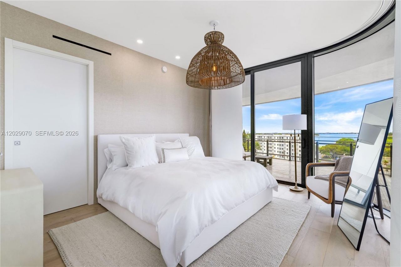 8701 Collins Ave , Unit 605, Miami Beach, FL 33154 Photo