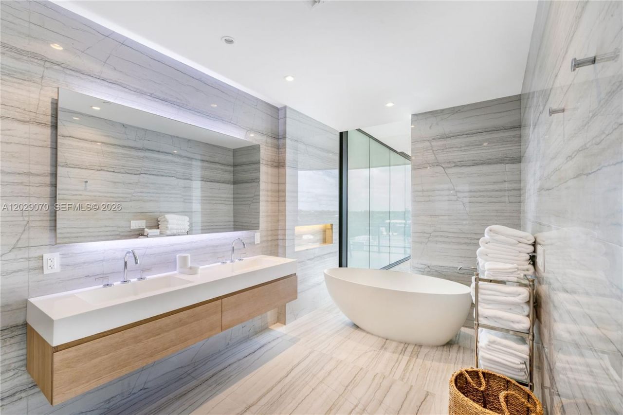 8701 Collins Ave , Unit 605, Miami Beach, FL 33154 Photo