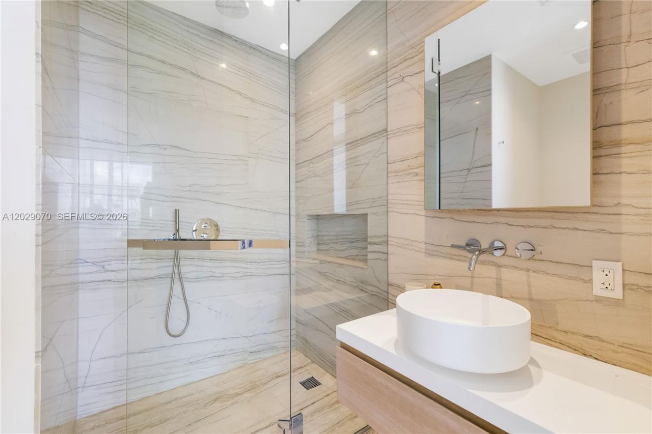 8701 Collins Ave , Unit 605, Miami Beach, FL 33154 Photo