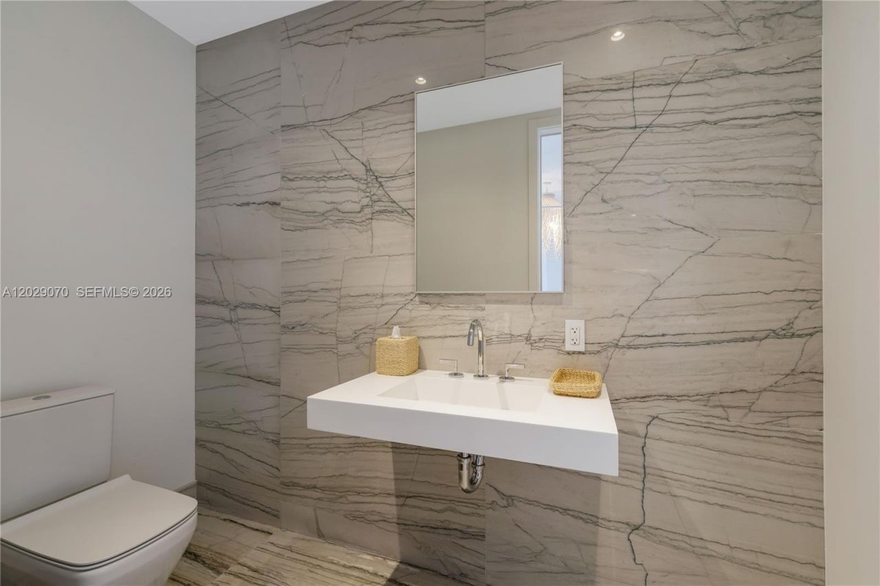 8701 Collins Ave , Unit 605, Miami Beach, FL 33154 Photo