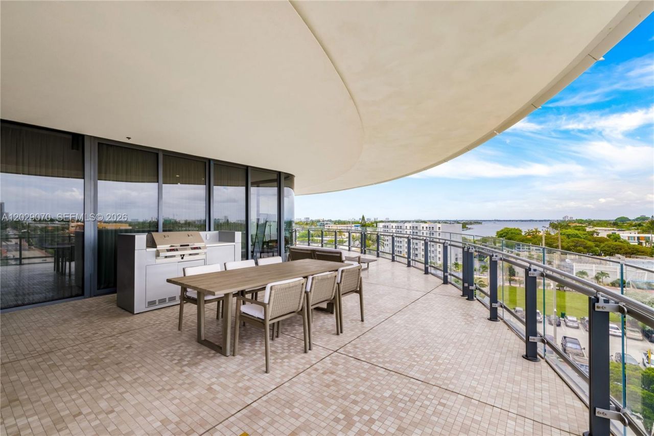 8701 Collins Ave , Unit 605, Miami Beach, FL 33154 Photo