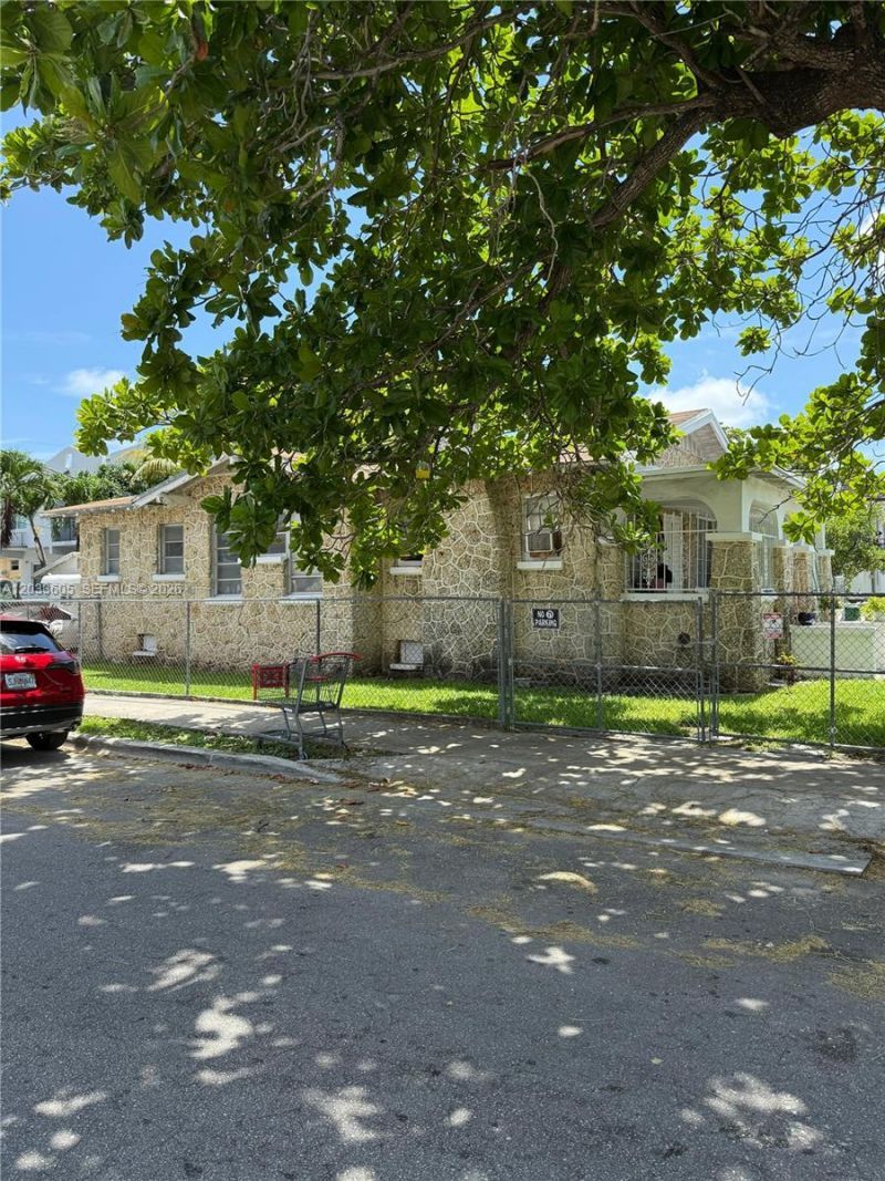 1269 NW 4th St , Miami, FL 33125 Photo