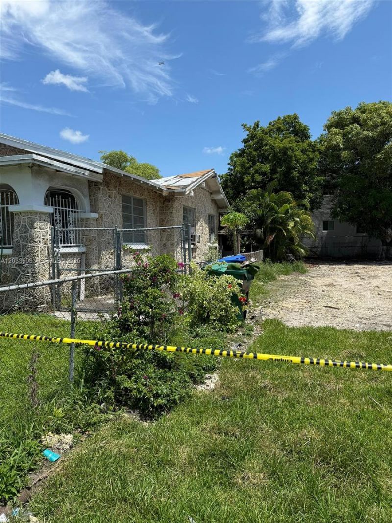 1269 NW 4th St , Miami, FL 33125 Photo
