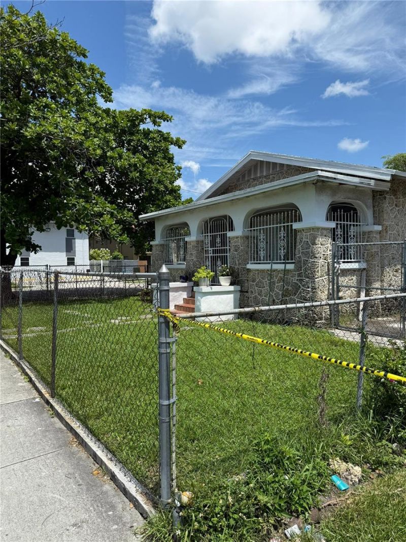 1269 NW 4th St , Miami, FL 33125 Photo