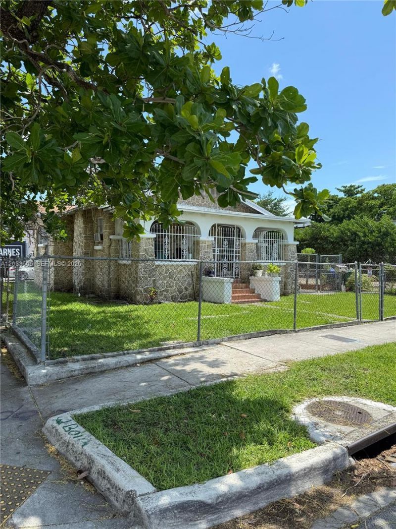 1269 NW 4th St , Miami, FL 33125 Photo