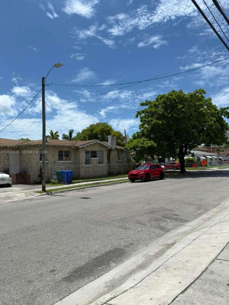 1269 NW 4th St , Miami, FL 33125 Photo