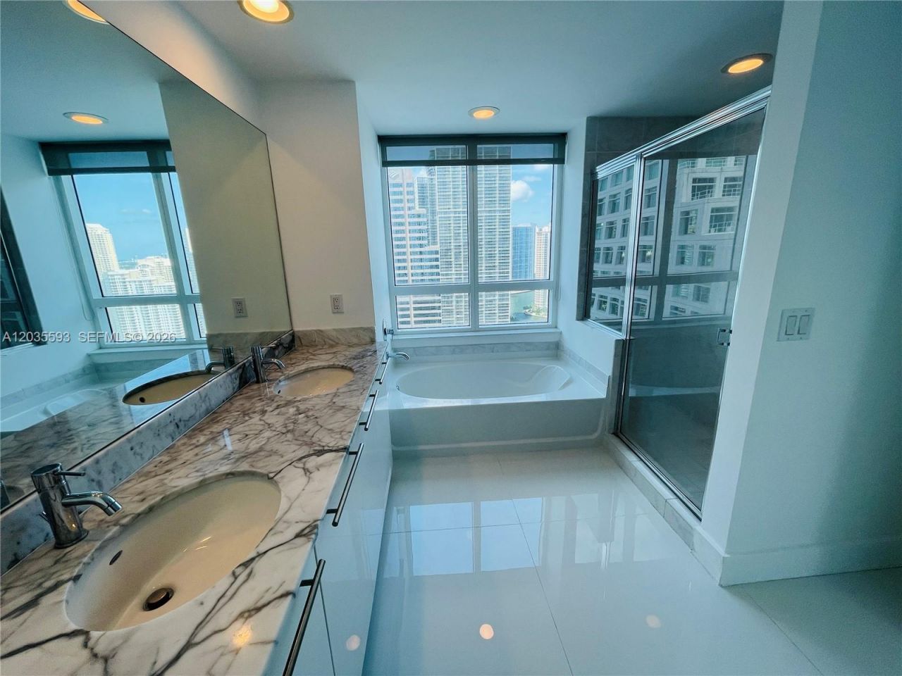 950 Brickell Bay Dr, Unit 3210, Miami, FL 33131 Photo