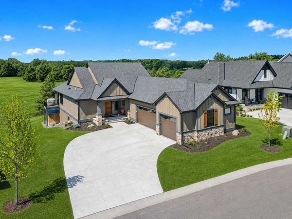 105 Spring Farm Road, North Oaks, MN 55127