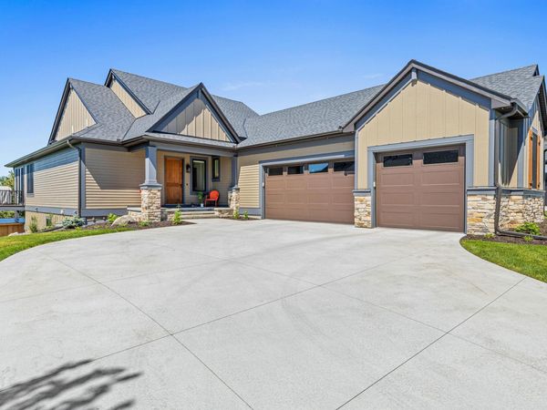 105 Spring Farm Road, North Oaks, MN 55127