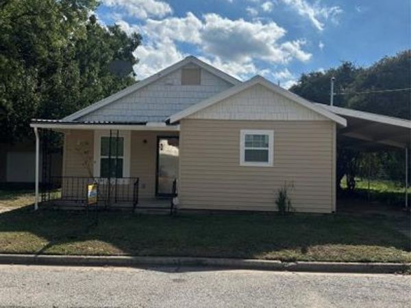 418 Elba Street, Bowie, TX 76230