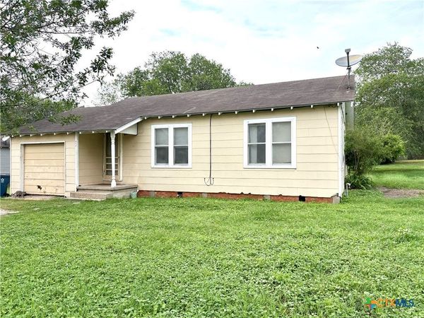 314 E North Street , Goliad, TX 77963